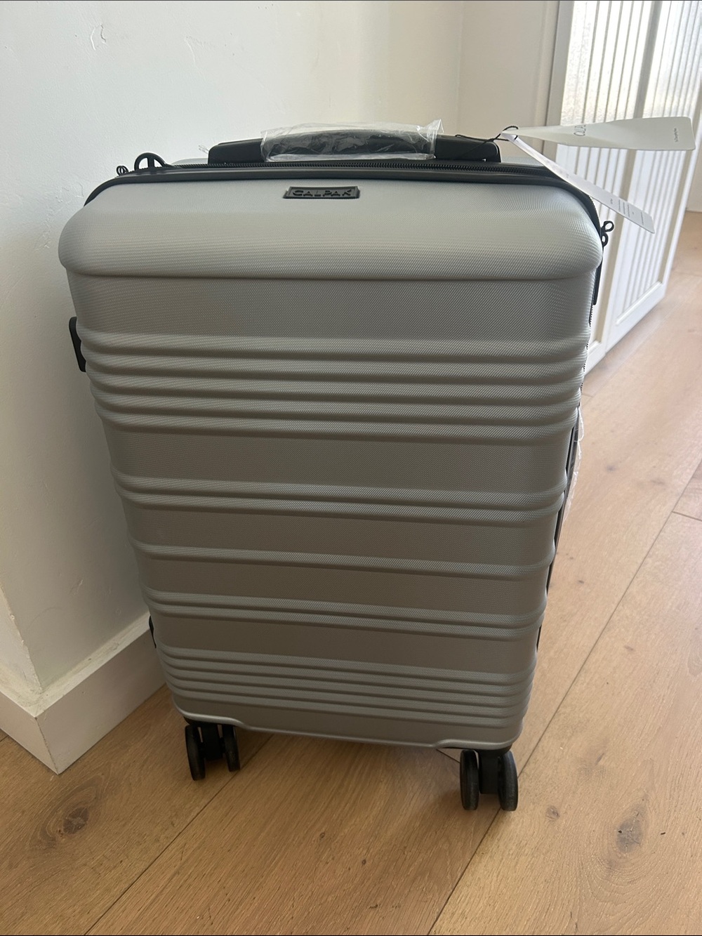 Suitcase - - Picture 2 of 8